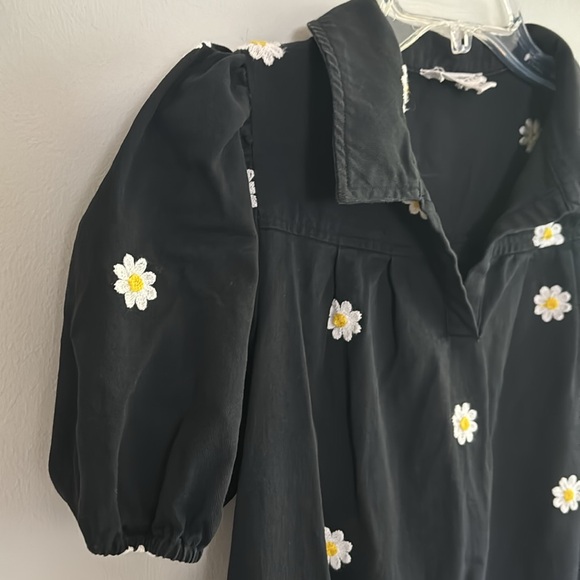 &Merci en Merci black collared puff sleeve daisy embroidered mini dress - Picture 3 of 9